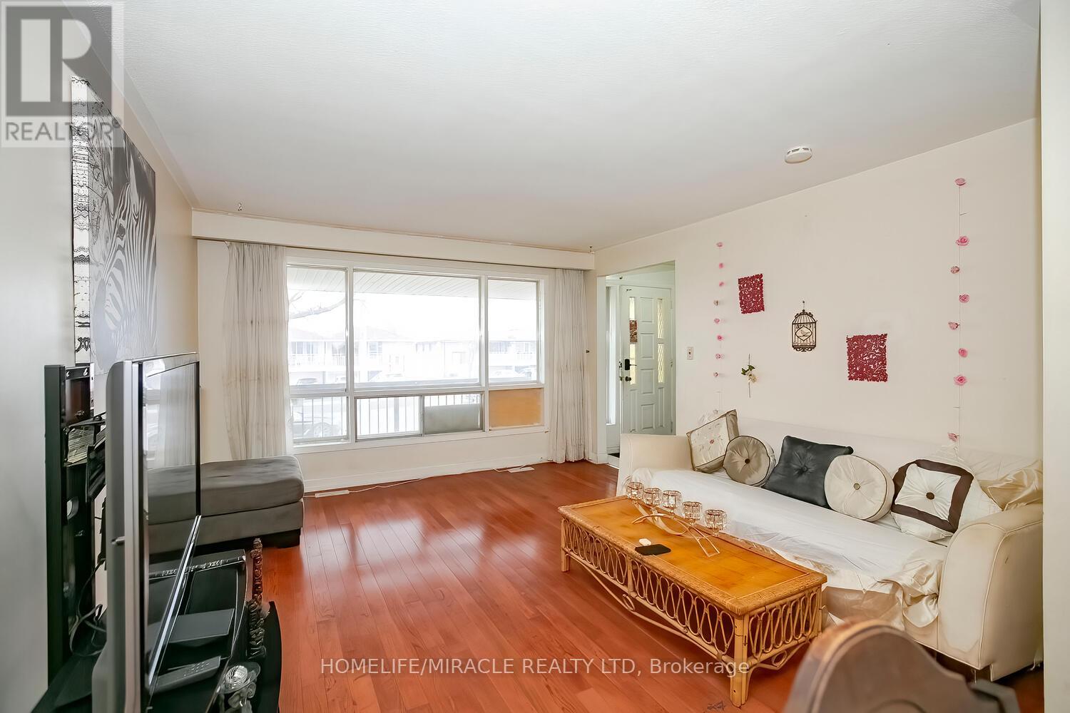 3436 Clara Drive, Mississauga, Ontario  L4T 2C7 - Photo 4 - W12566894