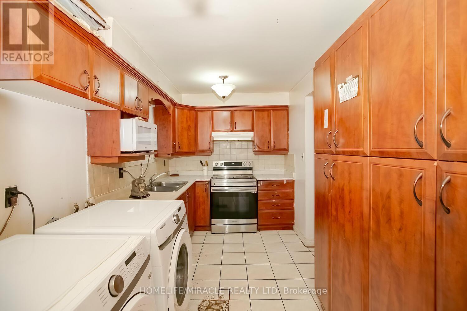 3436 Clara Drive, Mississauga, Ontario  L4T 2C7 - Photo 5 - W12566894