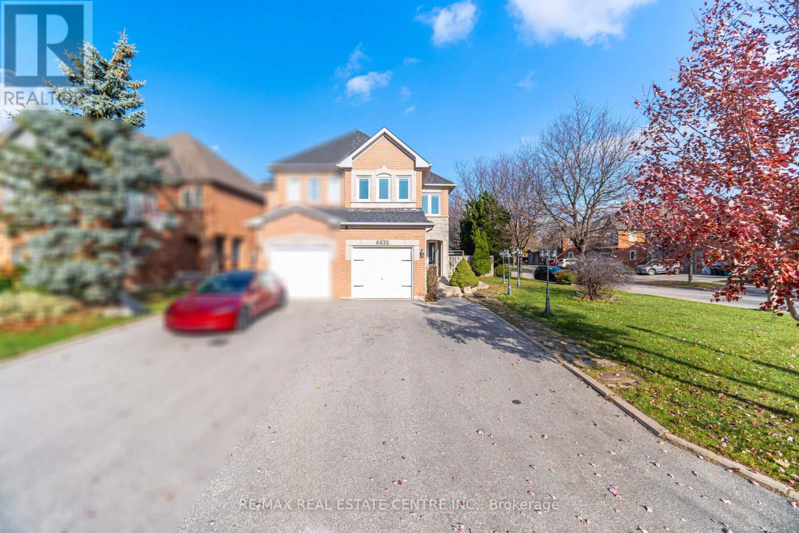 6835 Dillingwood Drive, Mississauga, Ontario  L5N 6Z9 - Photo 2 - W12566966
