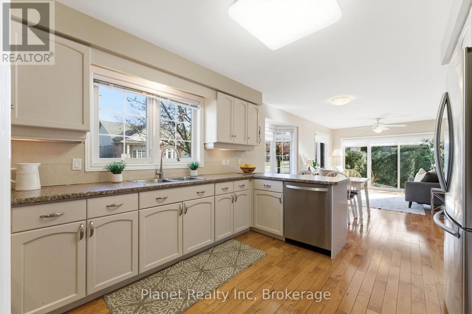 2 Sprucehaven Court, Guelph (Village By The Arboretum), Ontario  N1G 4X7 - Photo 10 - X12567100