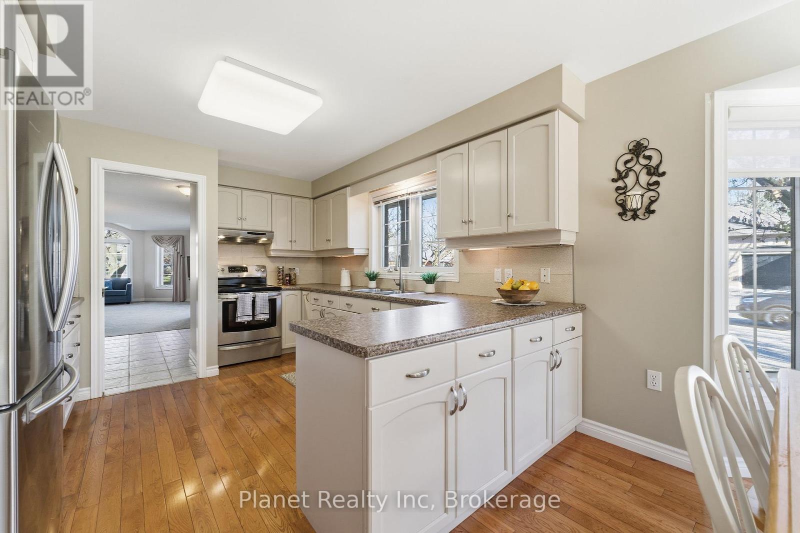 2 Sprucehaven Court, Guelph (Village By The Arboretum), Ontario  N1G 4X7 - Photo 12 - X12567100