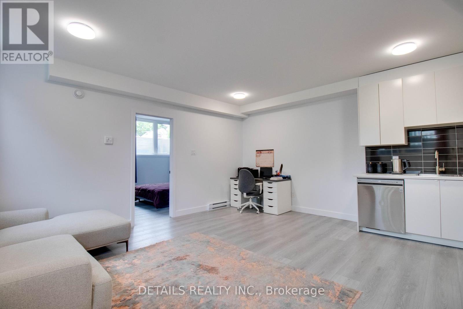 B - 135 B Duford Street, Ottawa, Ontario  K1L 6Z5 - Photo 4 - X12567066