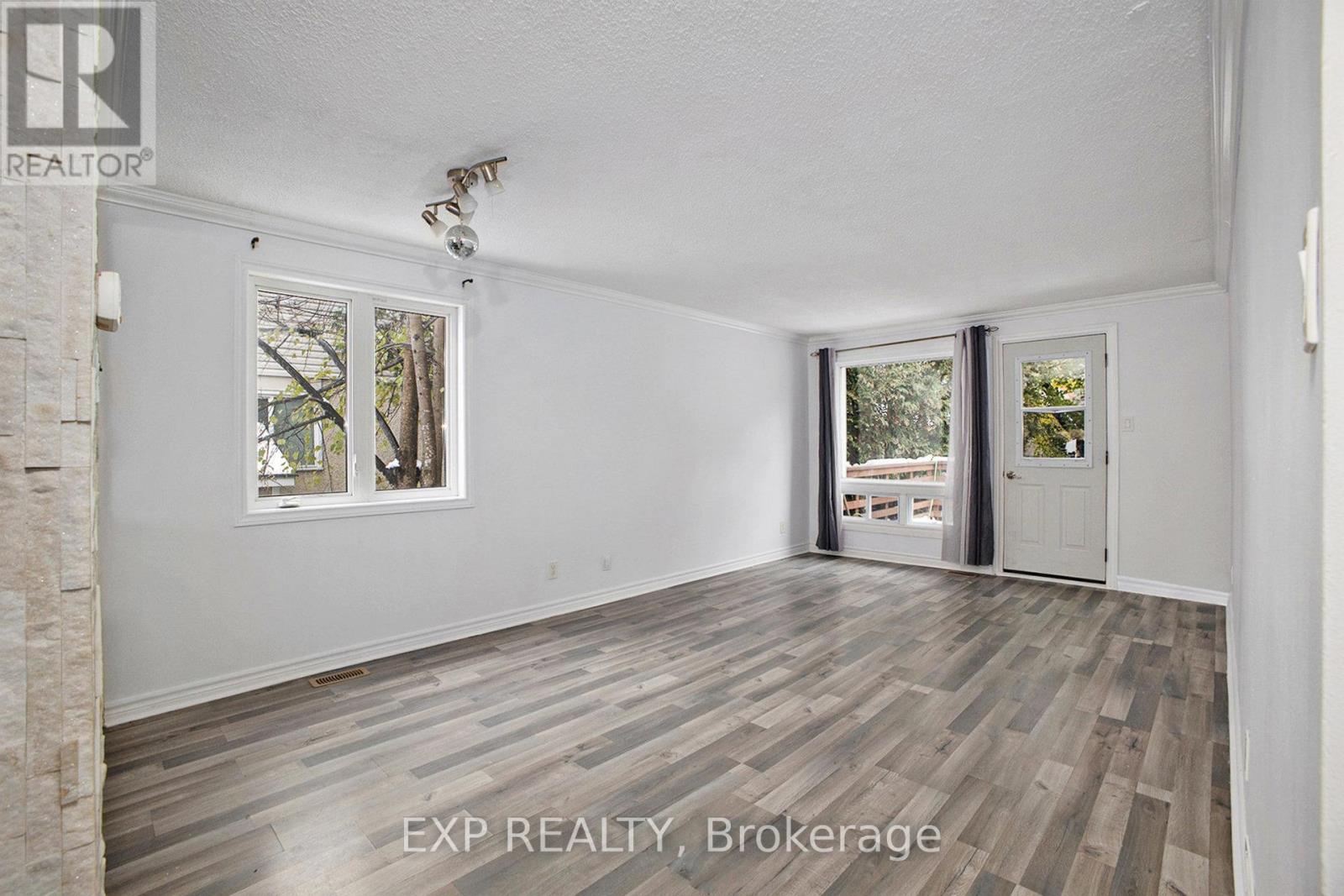 159 Castlefrank Road, Ottawa, Ontario  K2L 1T3 - Photo 4 - X12567102