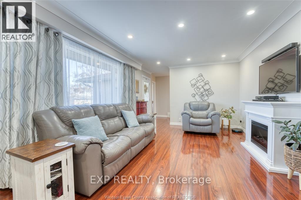 111 Danforth Avenue, Leamington, Ontario  N8H 2R1 - Photo 3 - X12566852