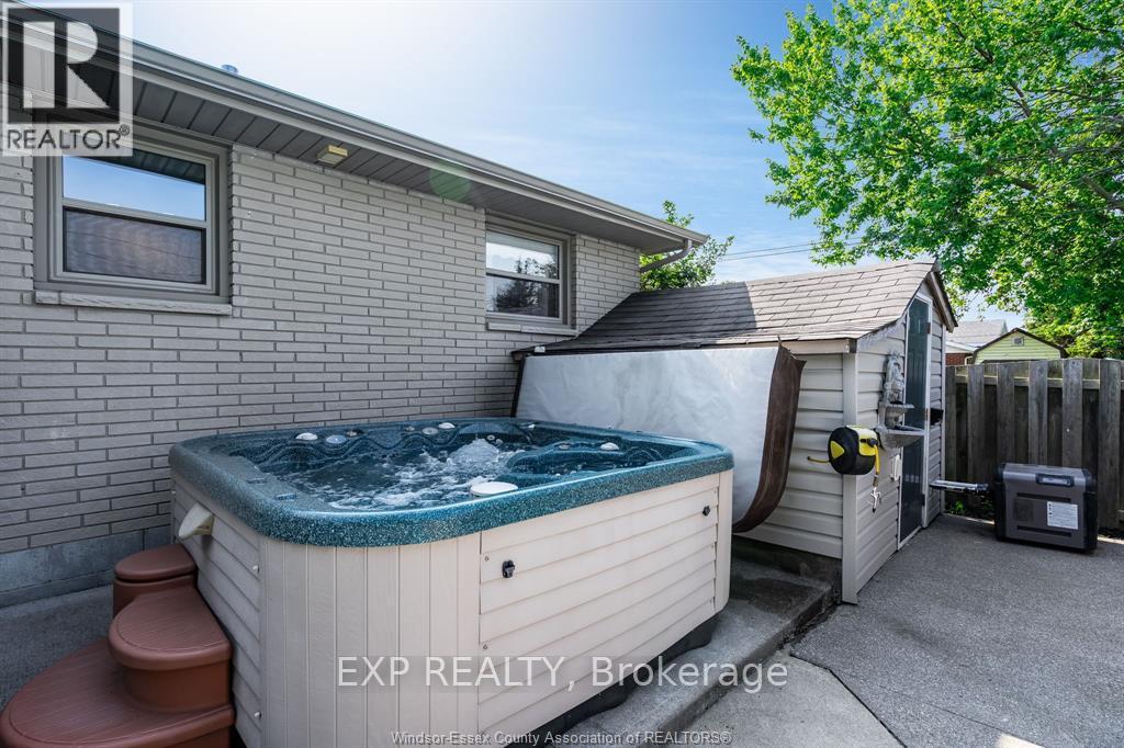 111 Danforth Avenue, Leamington, Ontario  N8H 2R1 - Photo 47 - X12566852