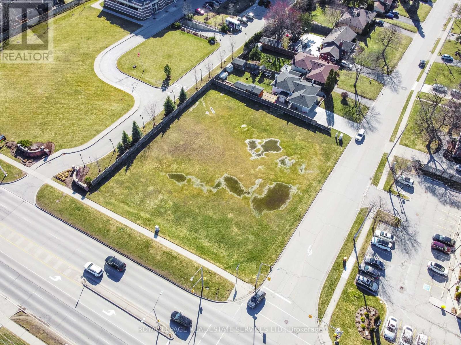 17 Highview Avenue W, London South, Ontario  N6J 2A2 - Photo 4 - X12566902