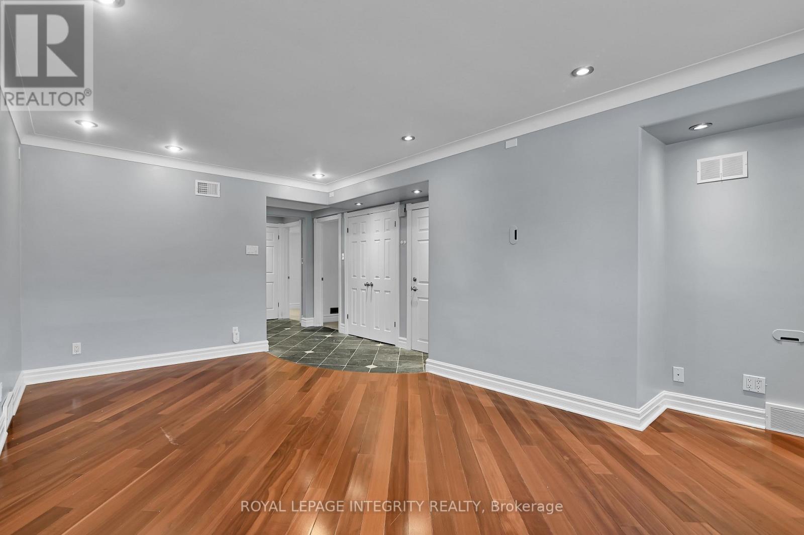 B - 193 Glynn Avenue, Ottawa, Ontario  K1K 1S4 - Photo 10 - X12534852