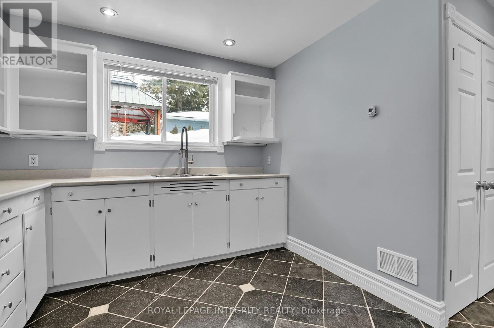 B - 193 Glynn Avenue, Ottawa, Ontario  K1K 1S4 - Photo 16 - X12534852