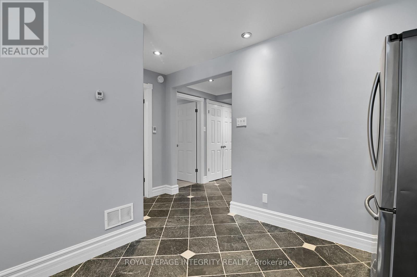 B - 193 Glynn Avenue, Ottawa, Ontario  K1K 1S4 - Photo 13 - X12534852