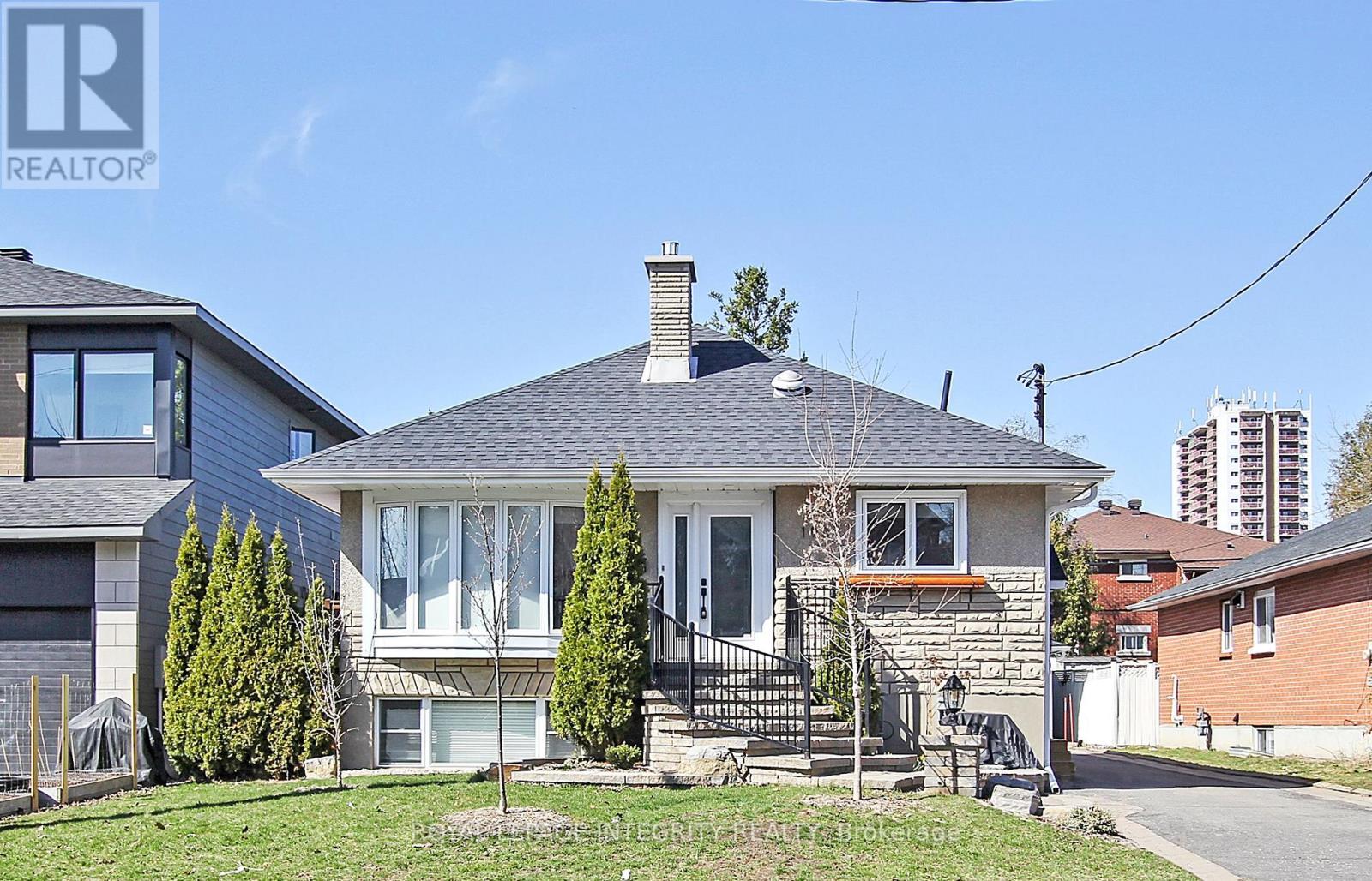 B - 193 Glynn Avenue, Ottawa, Ontario  K1K 1S4 - Photo 2 - X12534852
