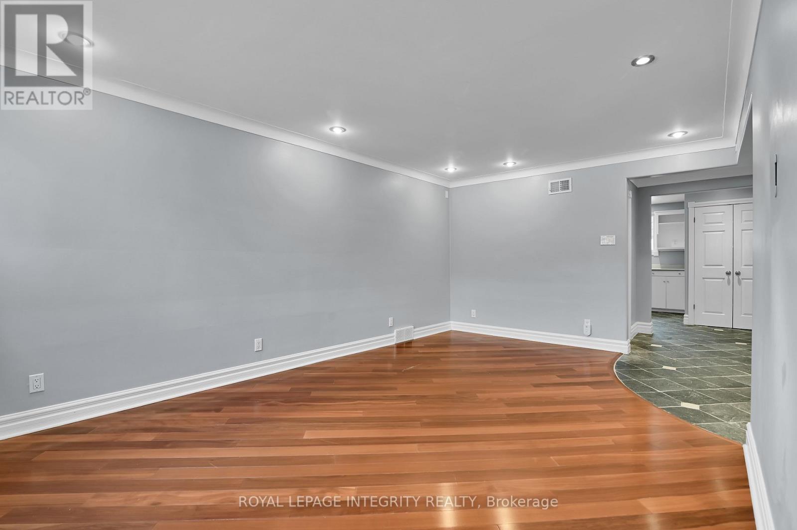 B - 193 Glynn Avenue, Ottawa, Ontario  K1K 1S4 - Photo 9 - X12534852