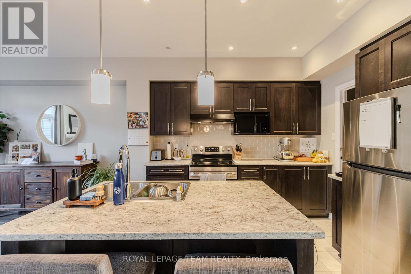 546 Triangle Street, Ottawa, Ontario  K2V 0M5 - Photo 22 - X12565880