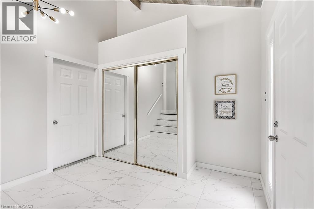 322 Jones Road, Hamilton, Ontario L8E 5N2 - Photo 4 - 40789845