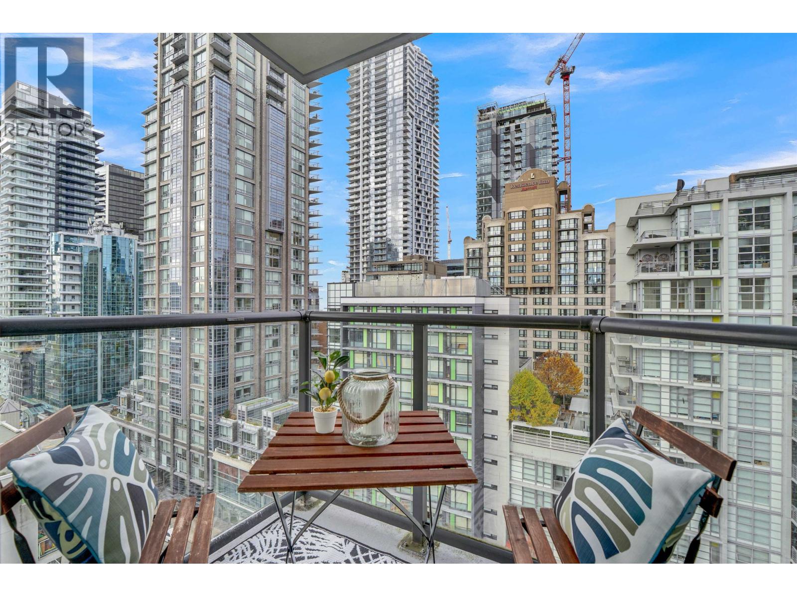 1507 1212 Howe Street, Vancouver, British Columbia  V6Z 2M9 - Photo 1 - R3069250