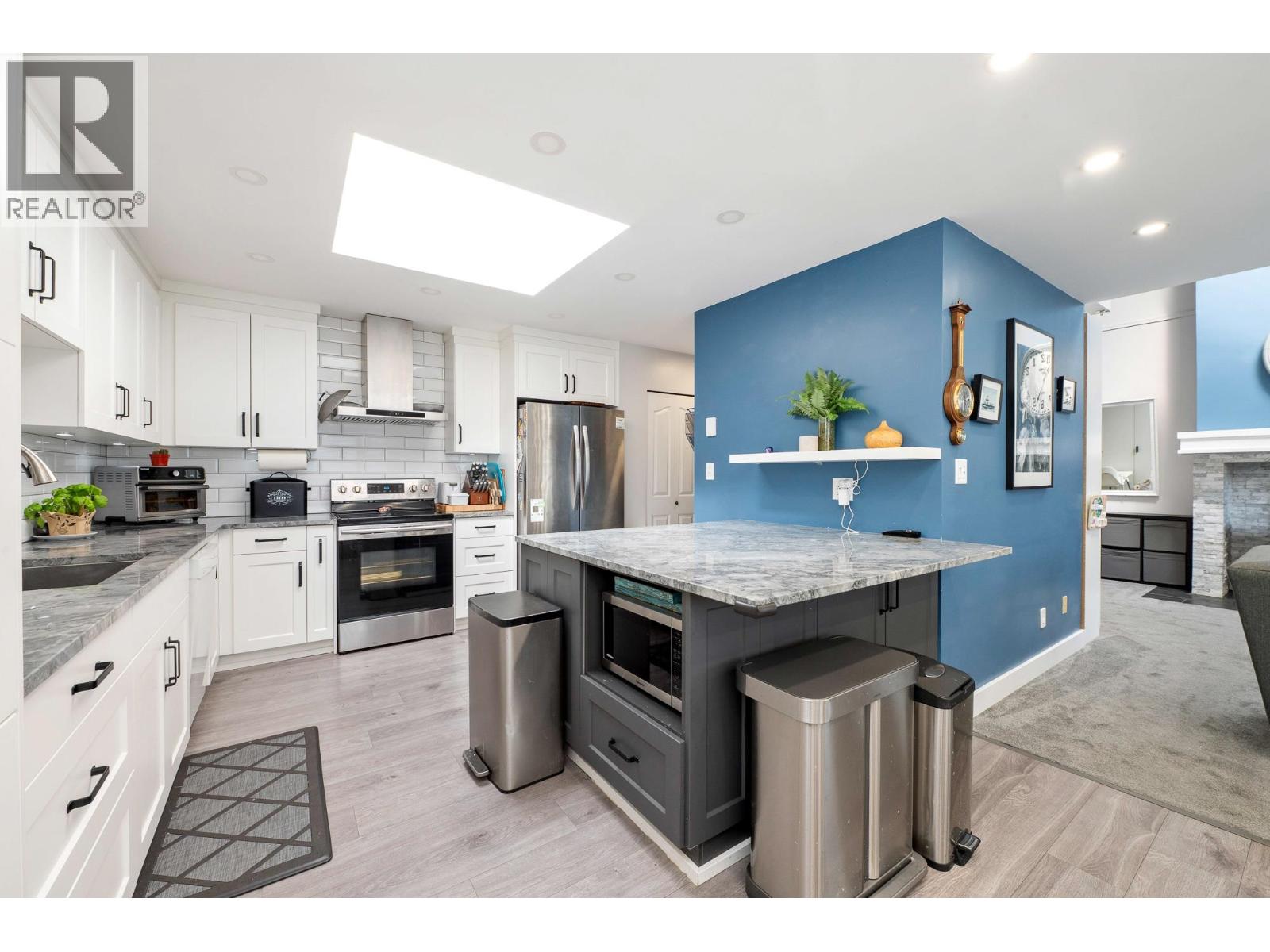 410 777 Eighth Street, New Westminster, British Columbia  V3M 3S7 - Photo 2 - R3069259