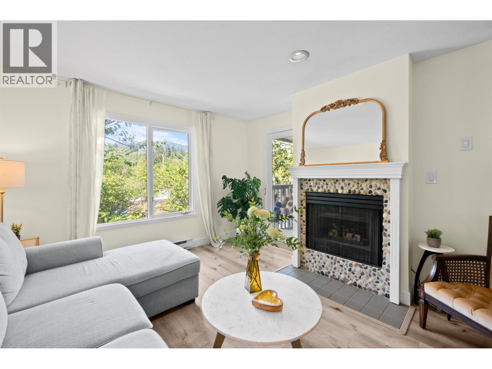 204 1528 Bowser Avenue, North Vancouver, British Columbia  V7P 2Y3 - Photo 1 - R3069265