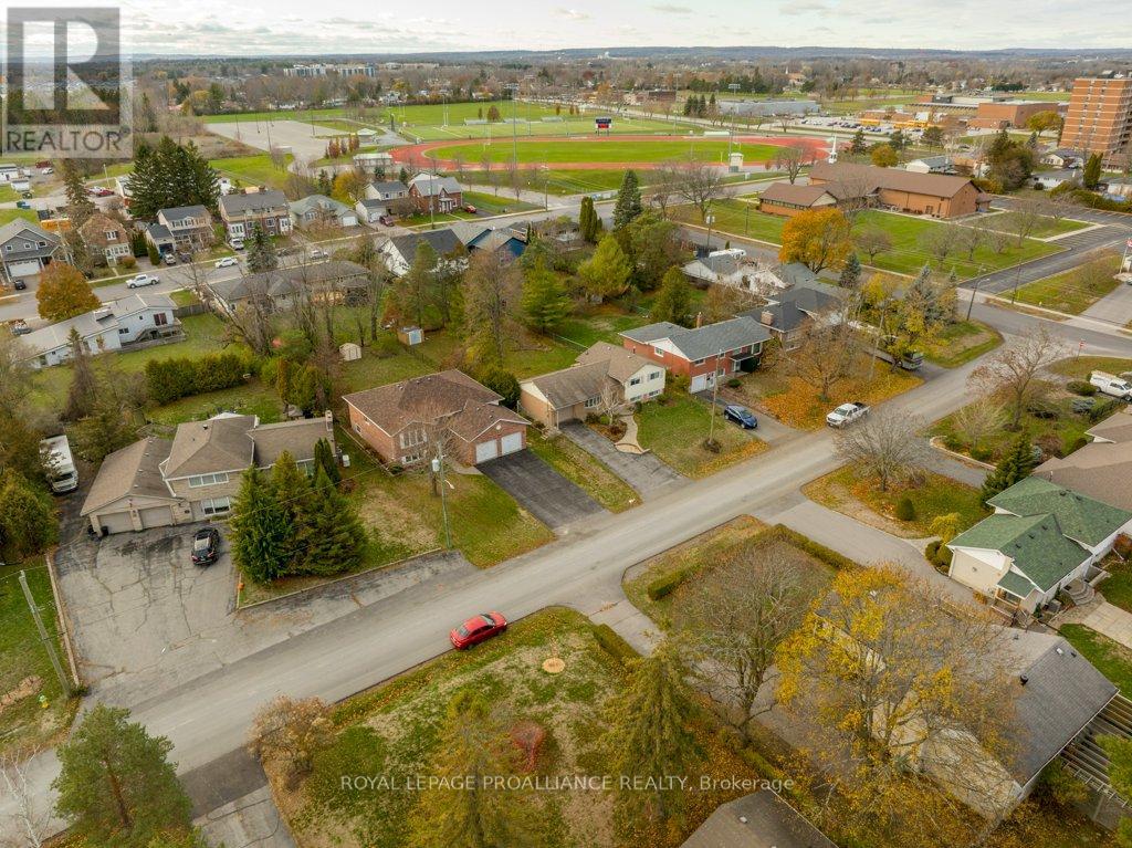 100 Selena Avenue, Belleville, Ontario K8P 4C4 - Photo 2 - X12562330