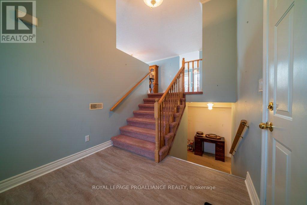 100 Selena Avenue, Belleville, Ontario K8P 4C4 - Photo 11 - X12562330