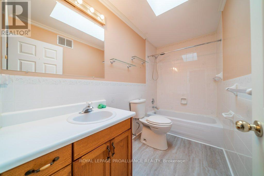 100 Selena Avenue, Belleville, Ontario K8P 4C4 - Photo 25 - X12562330