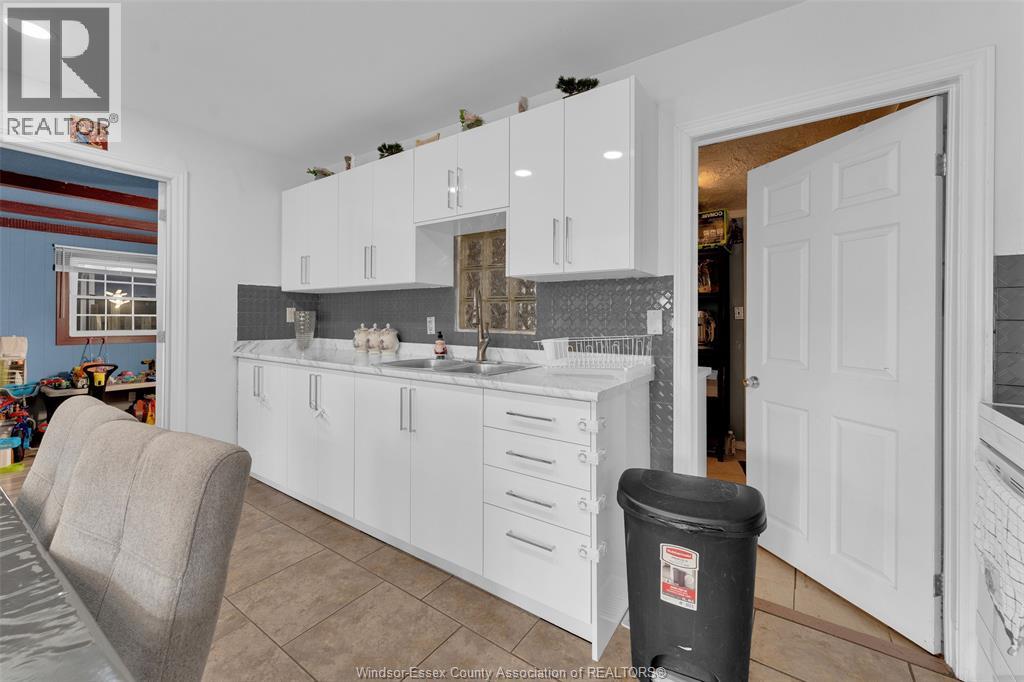 329 Superior Street, Lasalle, Ontario N9J 1H7 - Photo 14 - 25029338