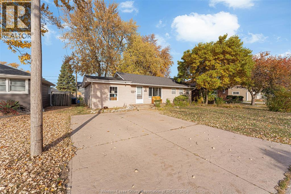 329 Superior Street, Lasalle, Ontario N9J 1H7 - Photo 2 - 25029338