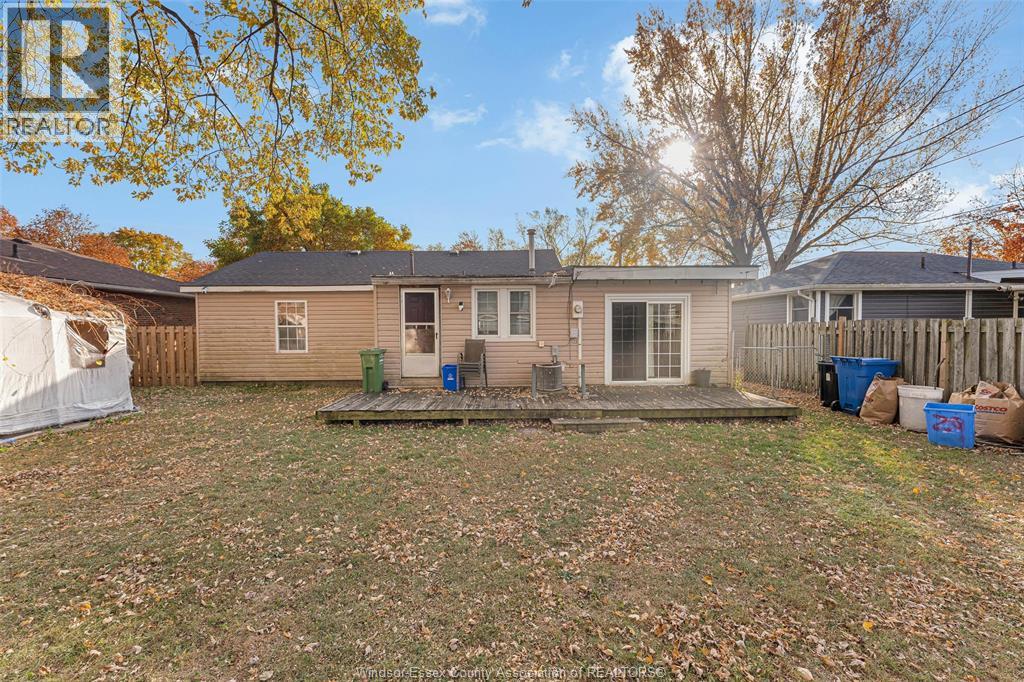 329 Superior Street, Lasalle, Ontario N9J 1H7 - Photo 6 - 25029338