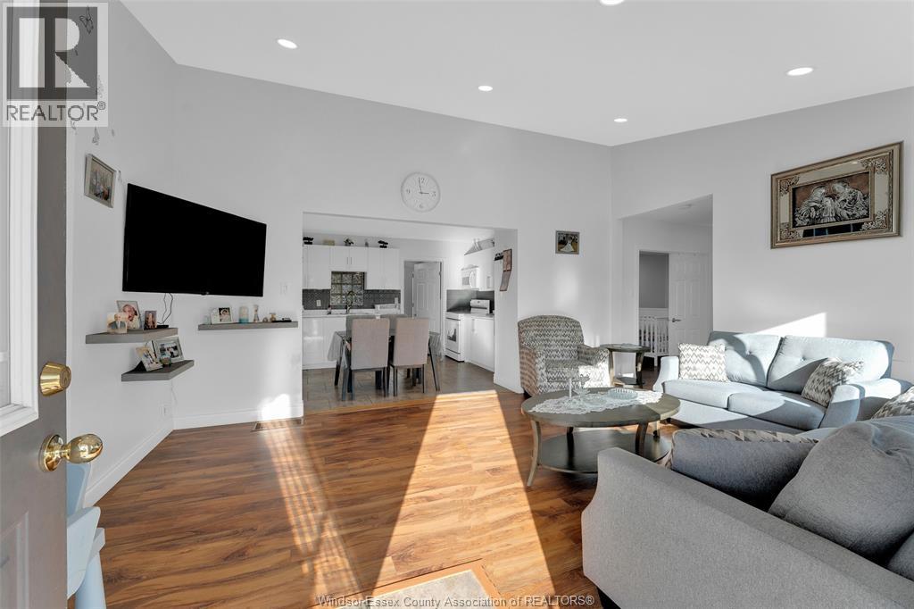 329 Superior Street, Lasalle, Ontario N9J 1H7 - Photo 8 - 25029338