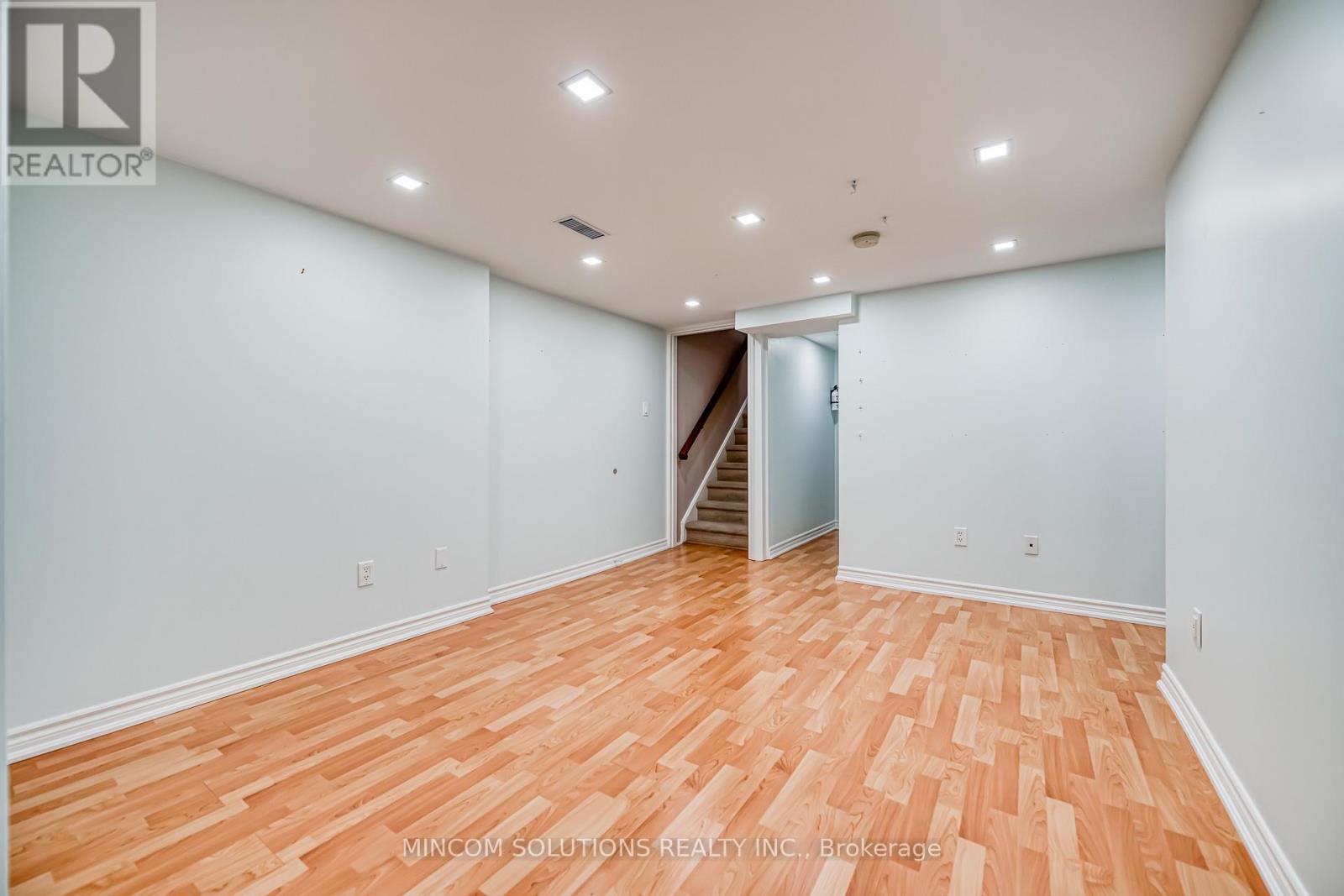 194 Lakeshore Road W, Mississauga, Ontario  L5H 1G6 - Photo 18 - W12420611