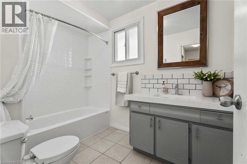 215 Berkindale Drive, Hamilton, Ontario  L8E 2R6 - Photo 13 - 40789748