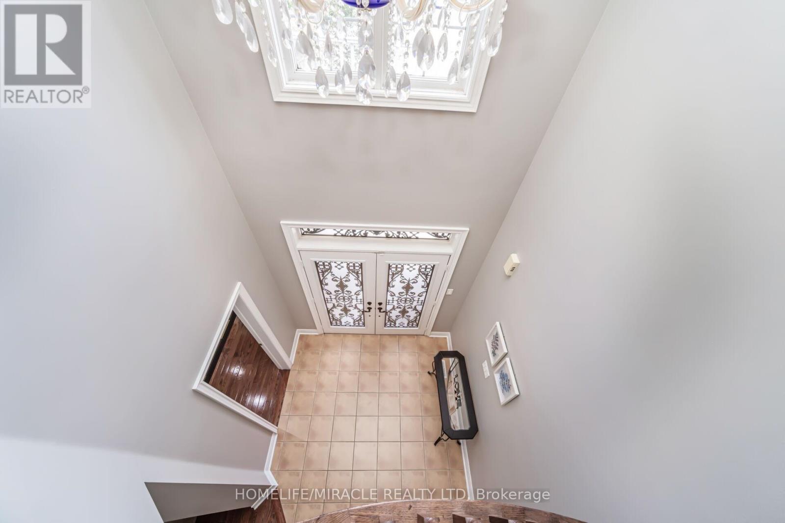 32 Xavier Court, Brampton, Ontario  L6Y 5S1 - Photo 11 - W12566988