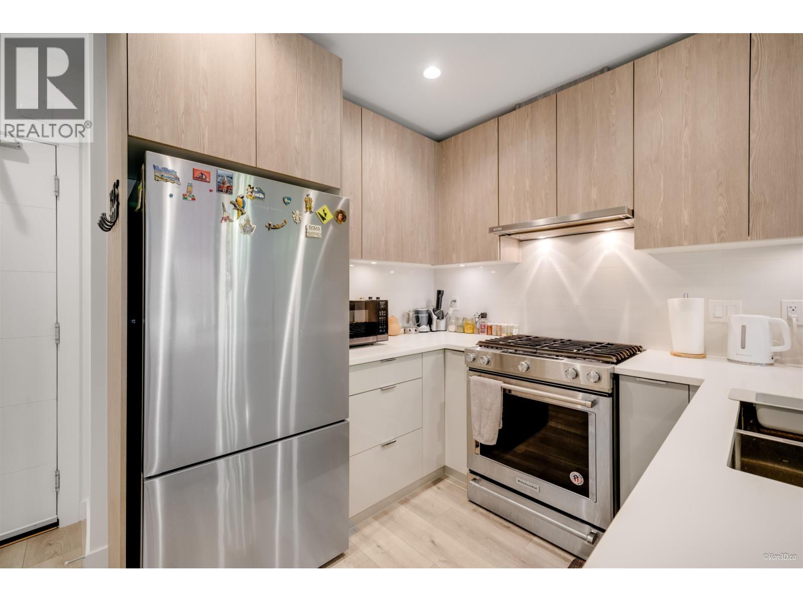 207 128 E 8th Street, North Vancouver, British Columbia  V7L 0H2 - Photo 4 - R3069115