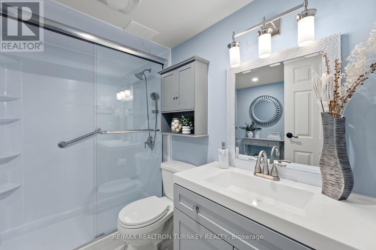 102 - 74 The Queensway S, Georgina, Ontario  L4P 1Z3 - Photo 16 - N12567084