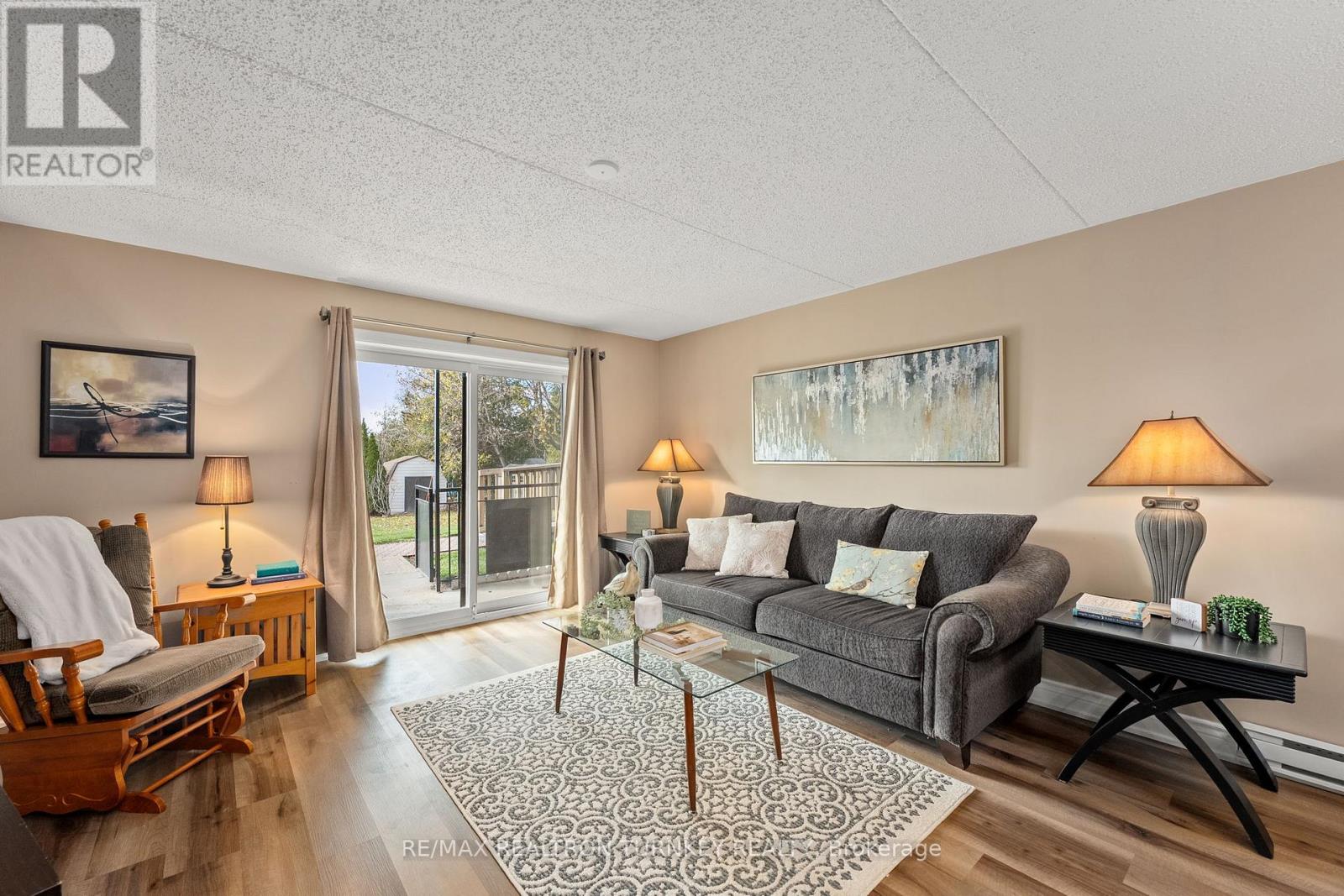 102 - 74 The Queensway S, Georgina, Ontario  L4P 1Z3 - Photo 8 - N12567084