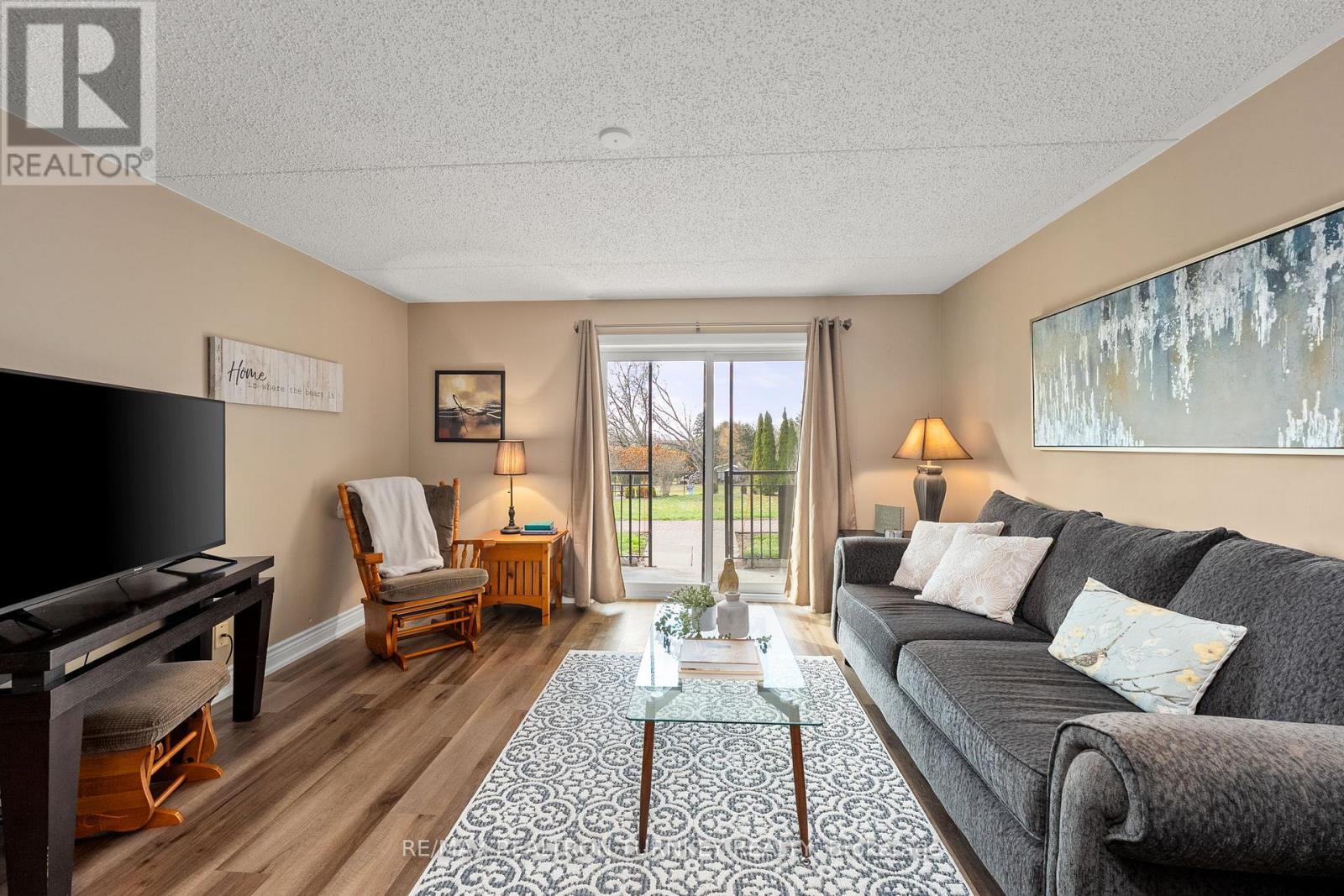 102 - 74 The Queensway S, Georgina, Ontario  L4P 1Z3 - Photo 9 - N12567084