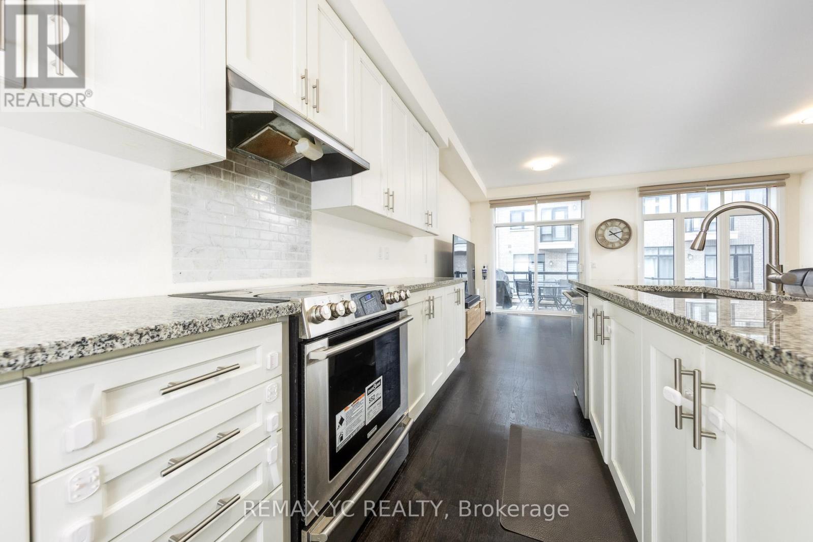 33 Duncombe Lane, Richmond Hill, Ontario  L4C 1C2 - Photo 10 - N12567088