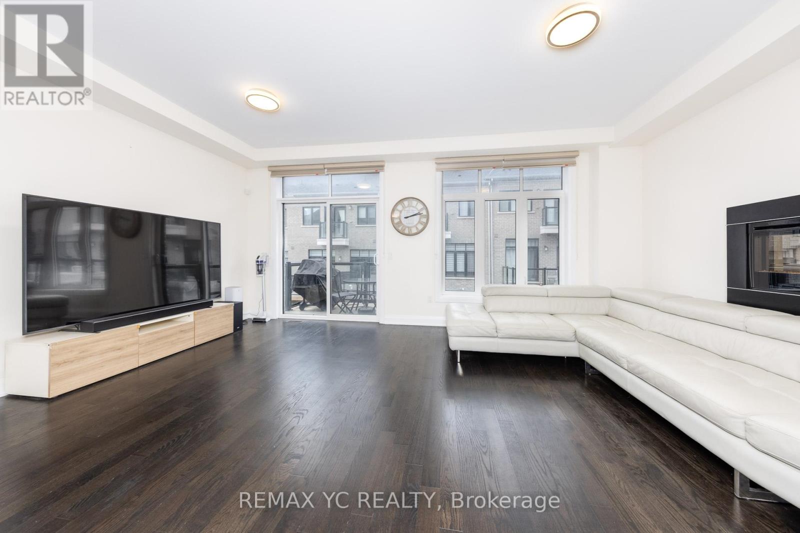 33 Duncombe Lane, Richmond Hill, Ontario  L4C 1C2 - Photo 14 - N12567088