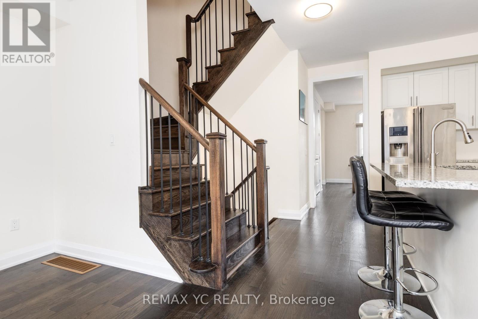 33 Duncombe Lane, Richmond Hill, Ontario  L4C 1C2 - Photo 17 - N12567088