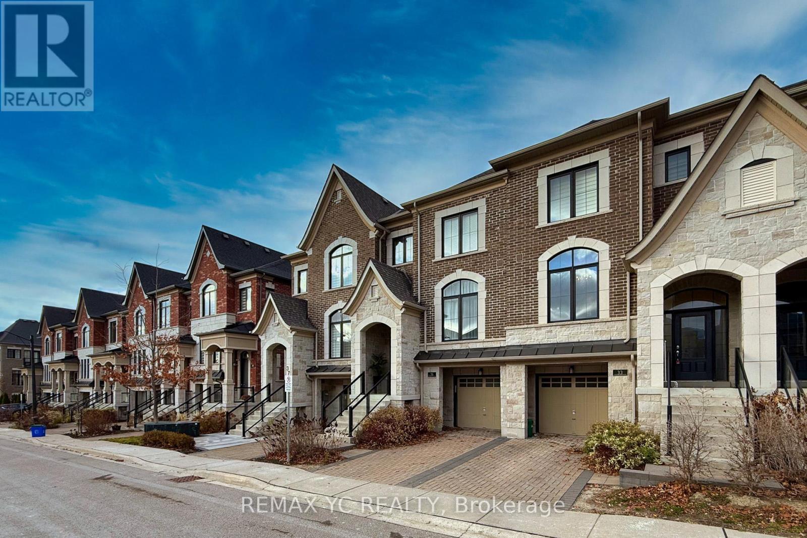 33 Duncombe Lane, Richmond Hill, Ontario  L4C 1C2 - Photo 3 - N12567088