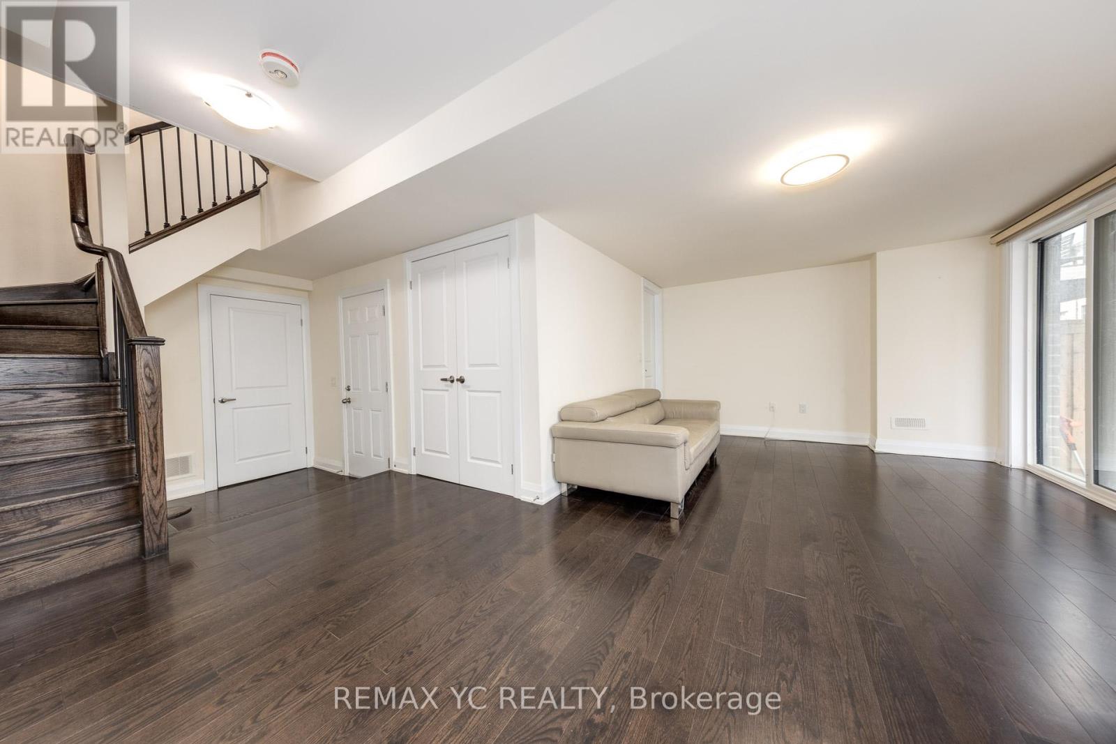 33 Duncombe Lane, Richmond Hill, Ontario  L4C 1C2 - Photo 32 - N12567088