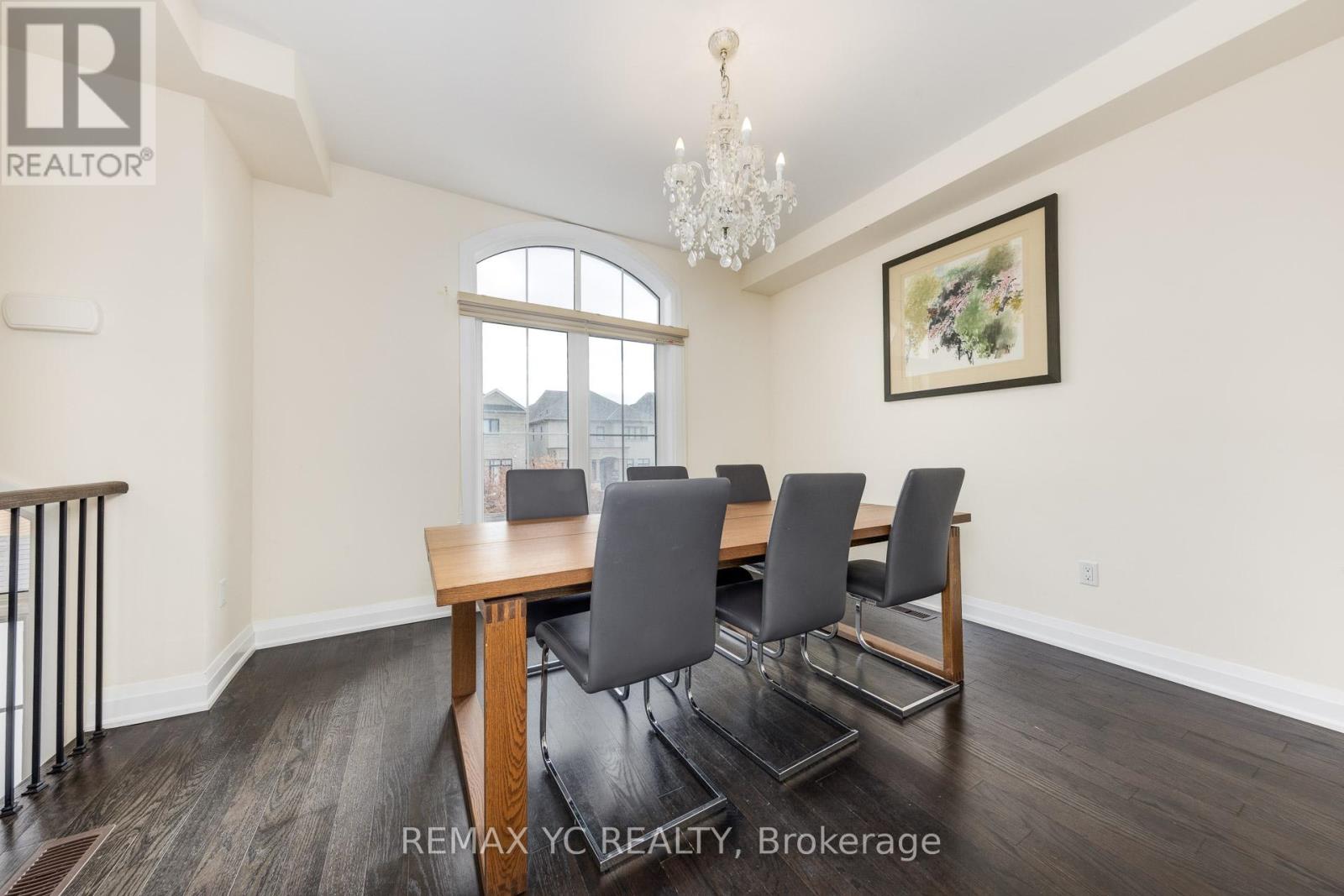 33 Duncombe Lane, Richmond Hill, Ontario  L4C 1C2 - Photo 5 - N12567088