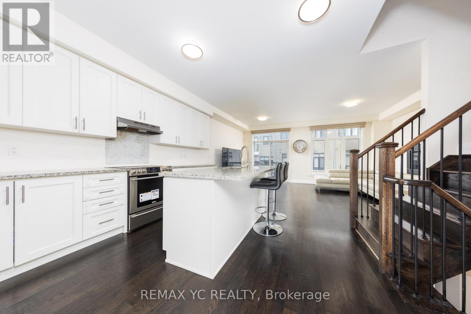 33 Duncombe Lane, Richmond Hill, Ontario  L4C 1C2 - Photo 7 - N12567088