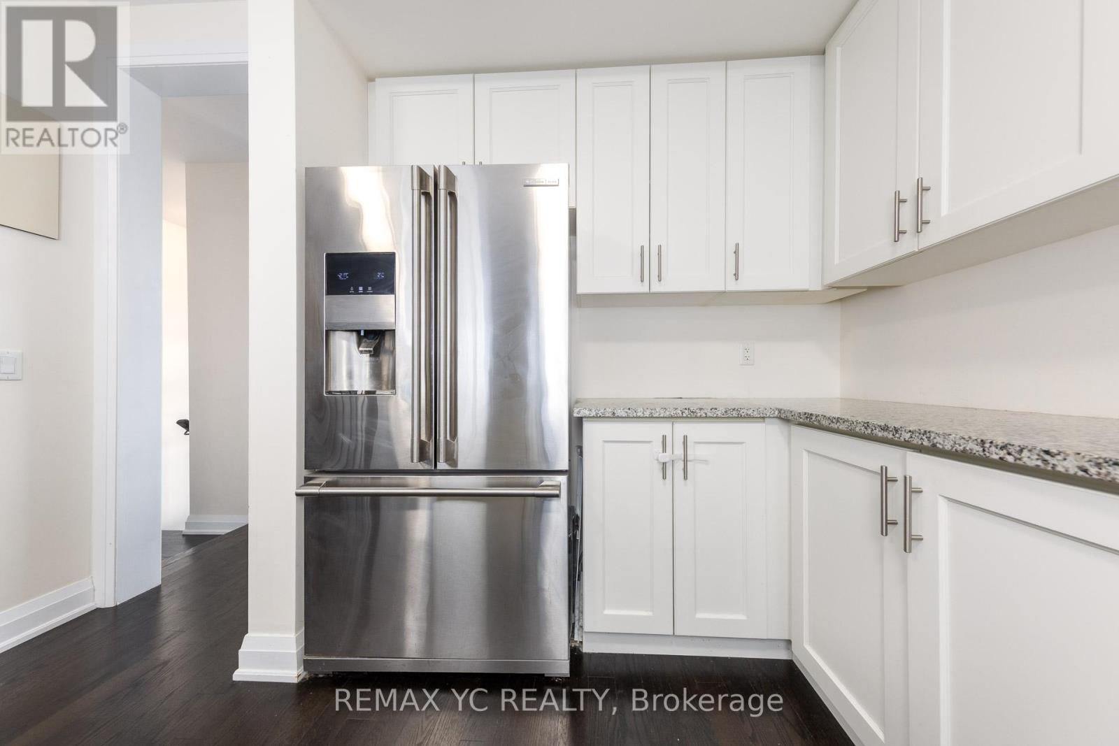 33 Duncombe Lane, Richmond Hill, Ontario  L4C 1C2 - Photo 9 - N12567088