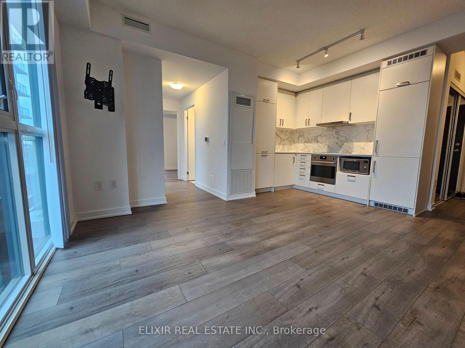 607 - 60 Honeycrisp Crescent E, Vaughan, Ontario  L4K 5Z8 - Photo 6 - N12567106