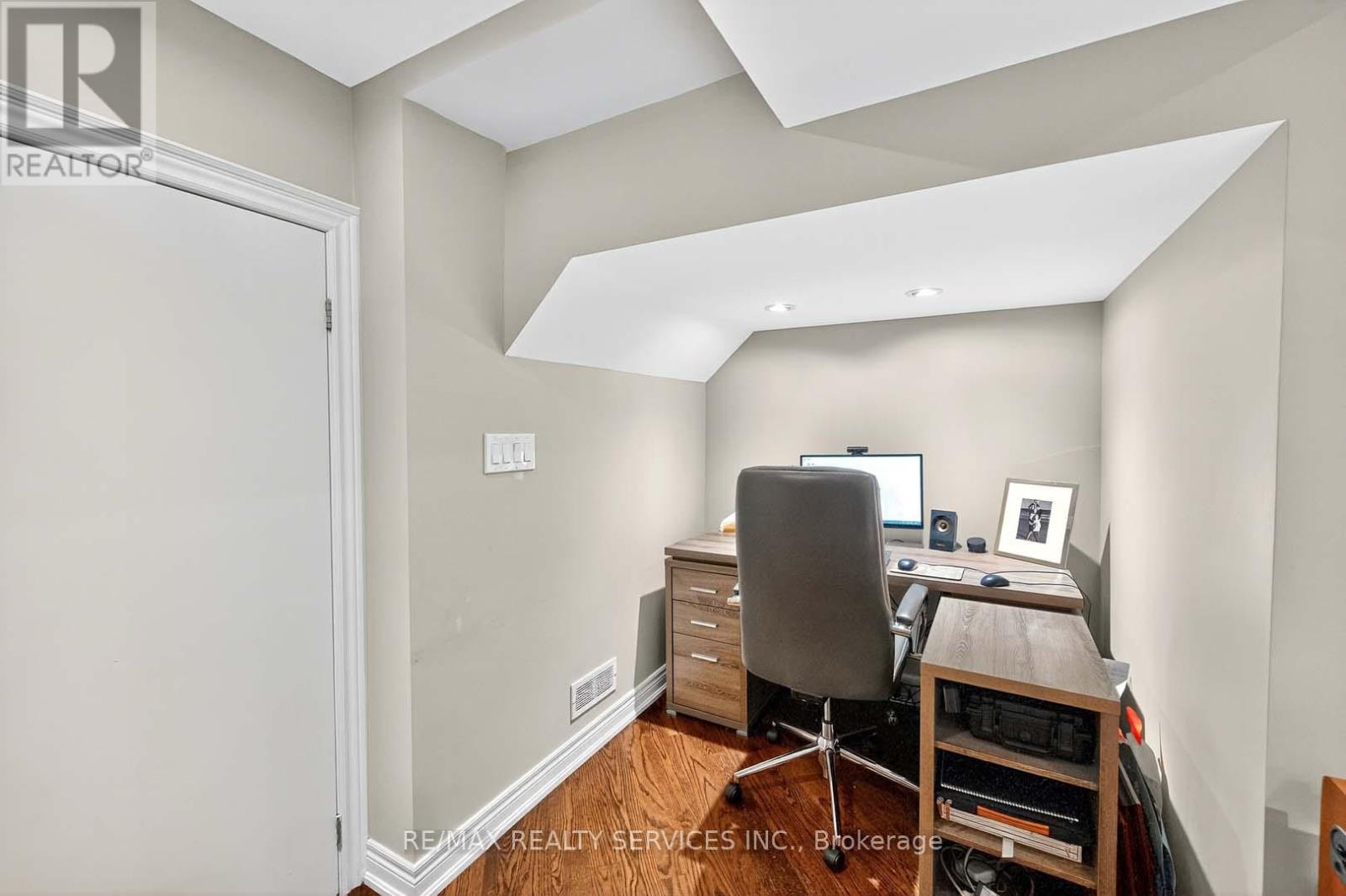 142 Marycroft Court, Brampton, Ontario  L7A 2G3 - Photo 36 - W12567044