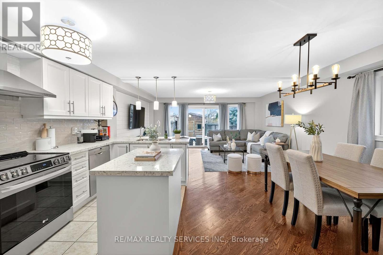 142 Marycroft Court, Brampton, Ontario  L7A 2G3 - Photo 5 - W12567044