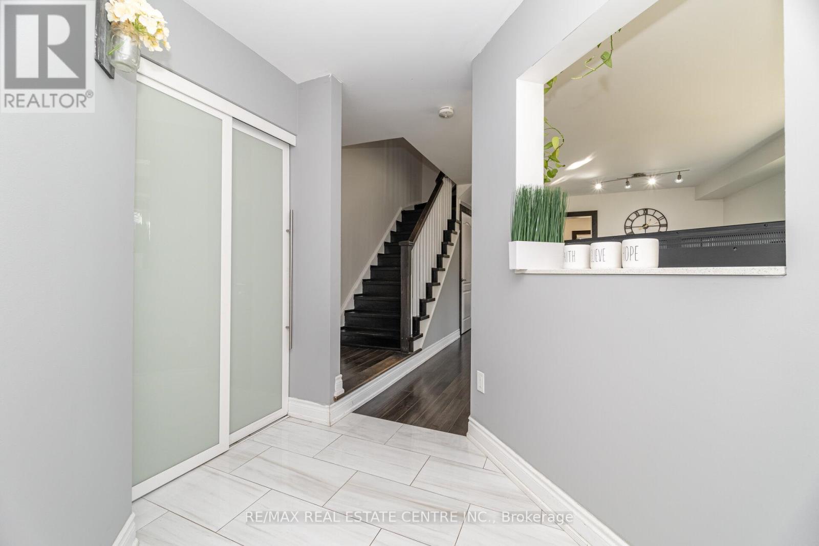 6835 Dillingwood Drive, Mississauga, Ontario  L5N 6Z9 - Photo 10 - W12567062