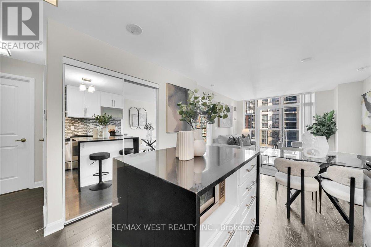 1011 - 1 Michael Power Place, Toronto, Ontario  M9A 0A1 - Photo 3 - W12567074