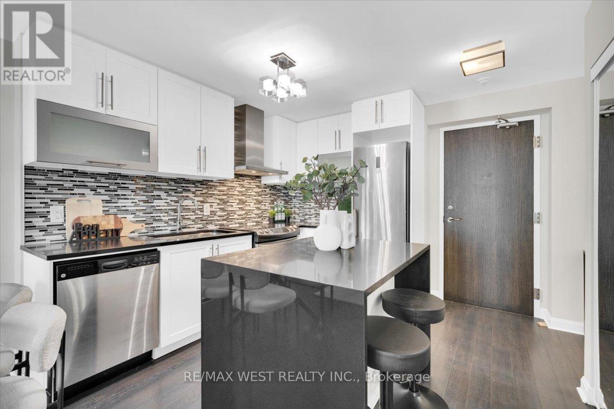 1011 - 1 Michael Power Place, Toronto, Ontario  M9A 0A1 - Photo 4 - W12567074