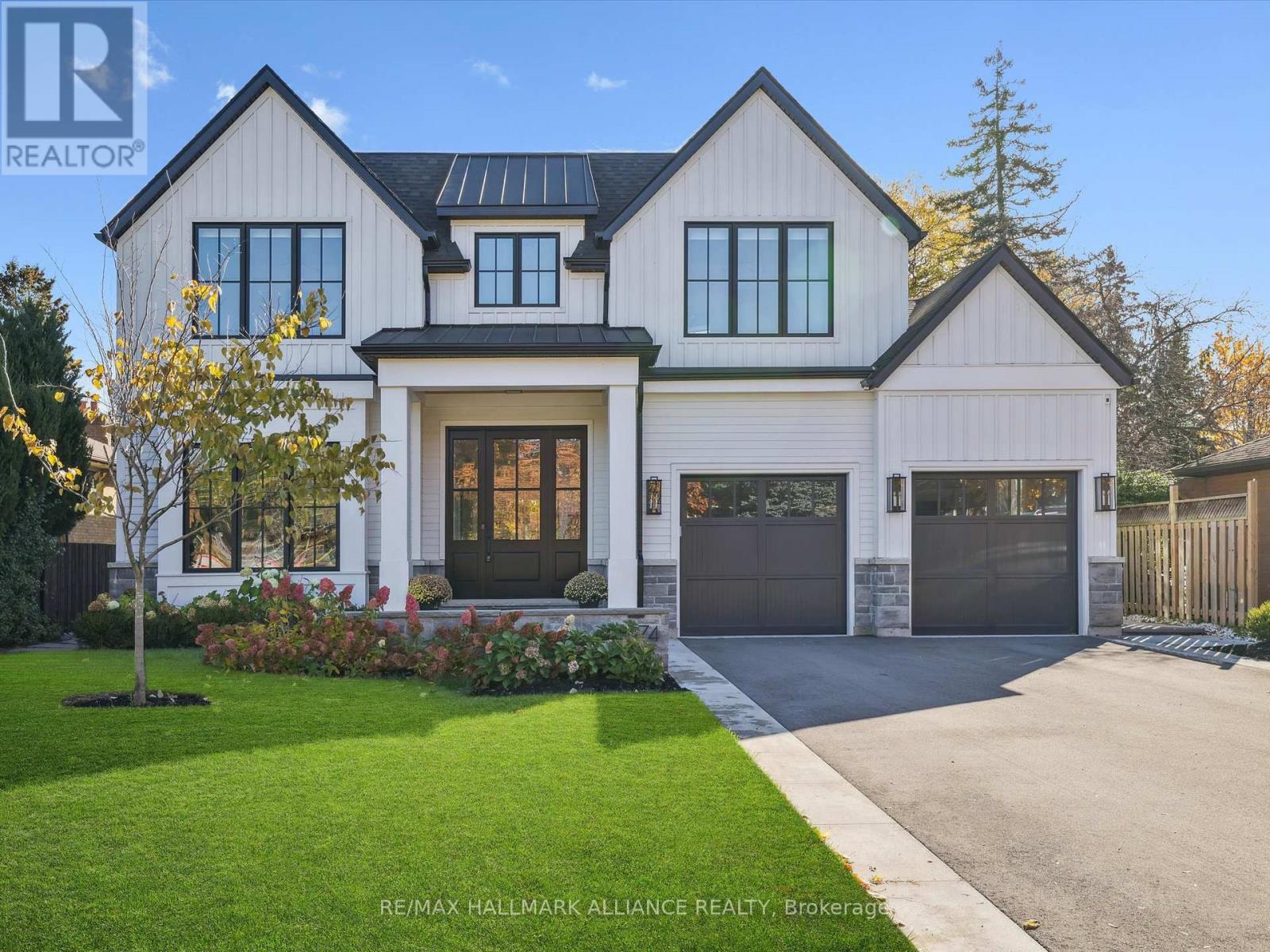 2074 SEABROOK DRIVE, Oakville, Ontario