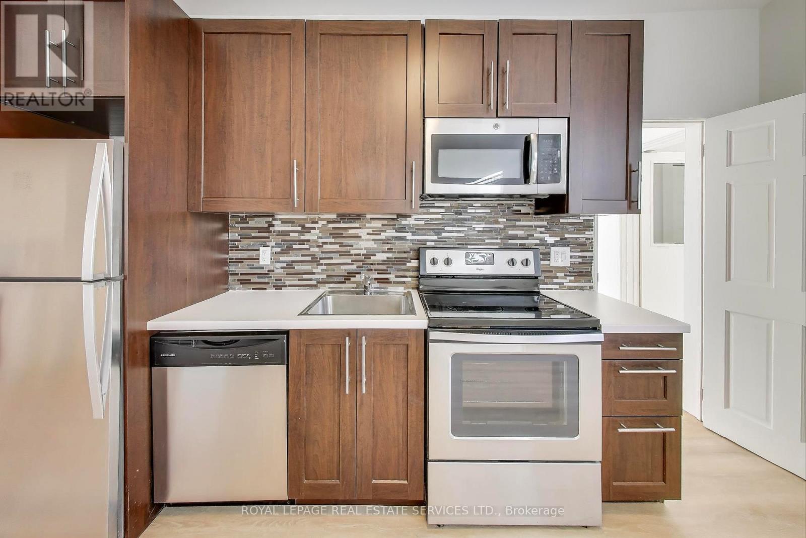 Main - 71 Vernon Street, Toronto, Ontario  M6P 1S9 - Photo 10 - W12567142